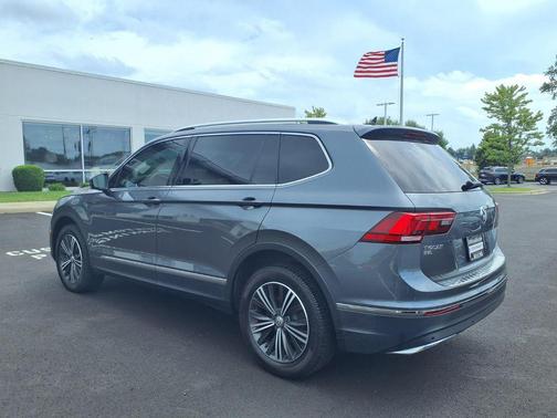 Platinum Gray Metallic 2019 Volkswagen Tiguan 2.0T SEL