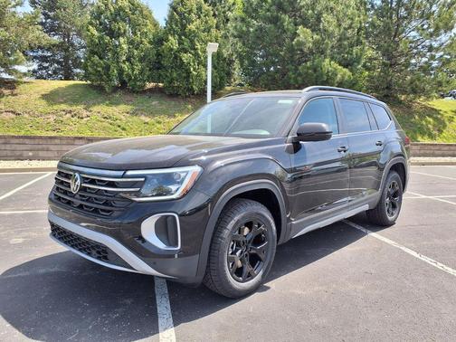Deep Black 2026 Volkswagen Atlas Peak Edition