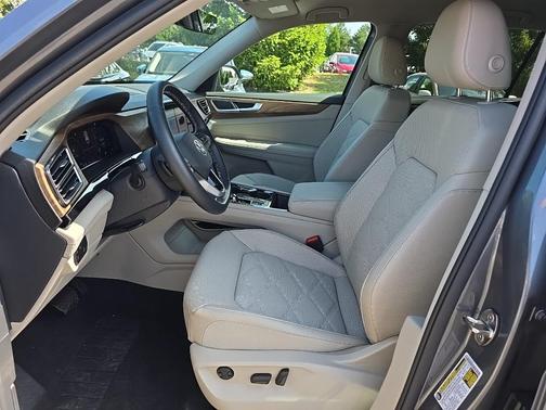 2025 Volkswagen Atlas 2.0T SE w/Technology 4MOTION