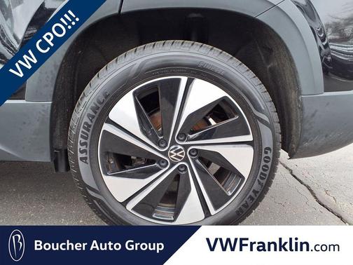 Deep Black Pearl 2025 Volkswagen Taos 1.5T SE