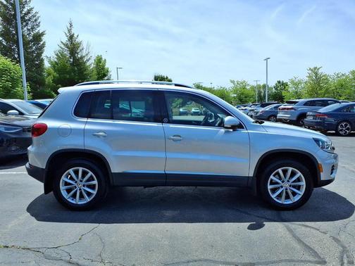 Reflex Silver Metallic 2017 Volkswagen Tiguan 2.0T Wolfsburg Edition