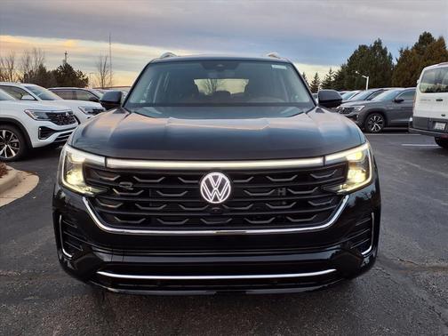 deep black pearl 2026 Volkswagen Atlas 2.0T SEL Premium R-Line 4MOTION