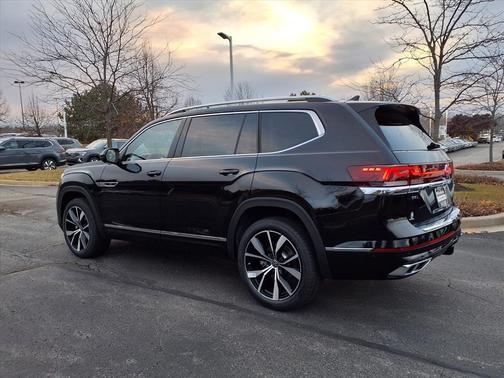 deep black pearl 2026 Volkswagen Atlas 2.0T SEL Premium R-Line 4MOTION
