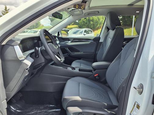 Pure White 2026 Volkswagen Tiguan 2.0T SE 4MOTION