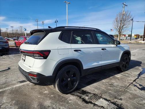 2025 Volkswagen Taos 1.5T SE Black