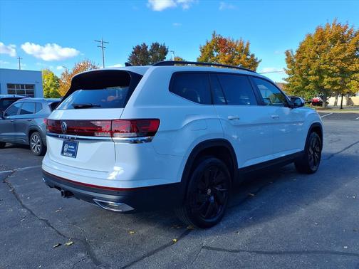 2025 Volkswagen Atlas 2.0T SE w/Technology
