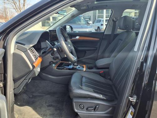 2023 Audi Q5 40 Premium Plus