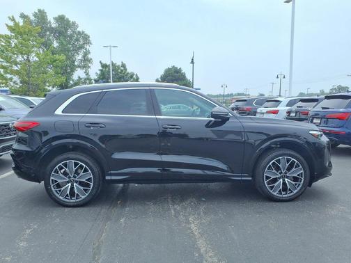 Black Metallic 2025 Audi Q5 Premium Plus TFSI quattro S tronic