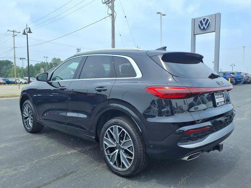 Black Metallic 2025 Audi Q5 Premium Plus TFSI quattro S tronic