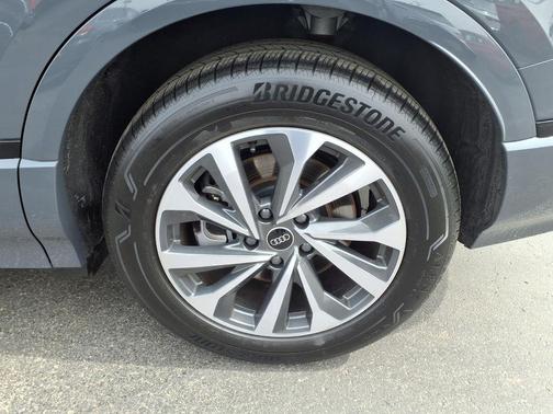 Magnet Gray 2025 Audi Q6 e-tron Premium quattro
