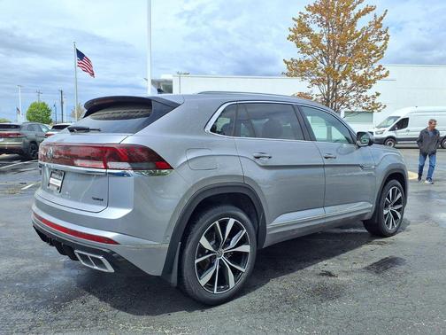 Silver Mist 2026 Volkswagen Atlas Cross Sport 2.0T SEL Premium