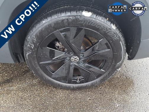 2025 Volkswagen Taos 1.5T SE Black