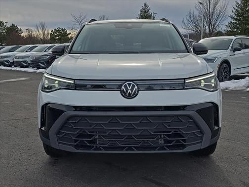 2025 Volkswagen Taos 1.5T SE Black