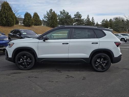 2025 Volkswagen Taos 1.5T SE Black