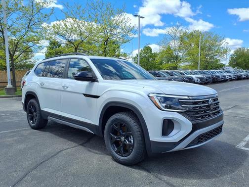 Opal White Pearl 2026 Volkswagen Atlas Peak Edition