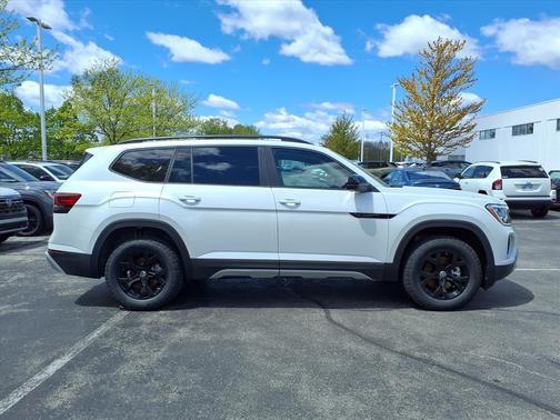 Opal White Pearl 2026 Volkswagen Atlas Peak Edition