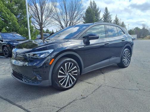 deep black pearl 2025 Volkswagen ID.4 AWD Pro