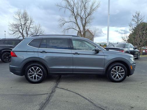 Platinum Gray Metallic 2019 Volkswagen Tiguan 2.0T SE 4MOTION
