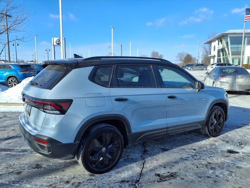 2025 Volkswagen Taos 1.5T SE Black