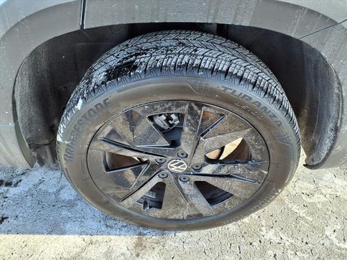 2025 Volkswagen Taos 1.5T SE Black