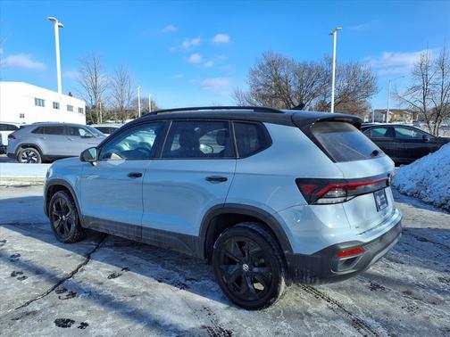 2025 Volkswagen Taos 1.5T SE Black