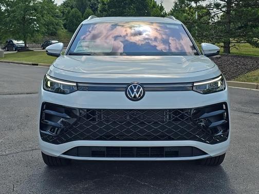 2025 Volkswagen Tiguan 2.0T SEL R-Line 4MOTION
