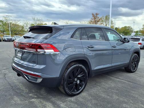 pure gray 2026 Volkswagen Atlas Cross Sport 2.0T SE w/Technology 4MOTION