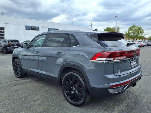 pure gray 2026 Volkswagen Atlas Cross Sport 2.0T SE w/Technology 4MOTION