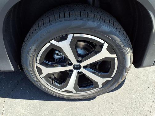 deep black pearl 2026 Volkswagen Tiguan 2.0T SE 4MOTION