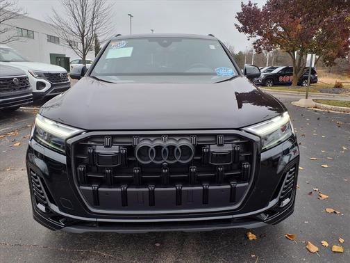 2025 Audi Q7 55 Premium Plus