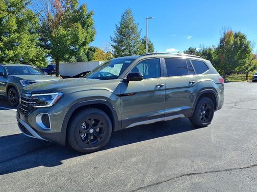 2025 Volkswagen Atlas 2.0T Peak Edition