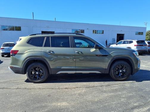 2025 Volkswagen Atlas 2.0T Peak Edition