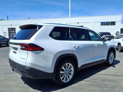 Pearl 2025 Toyota Grand Highlander Platinum