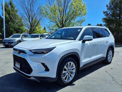 Pearl 2025 Toyota Grand Highlander Platinum