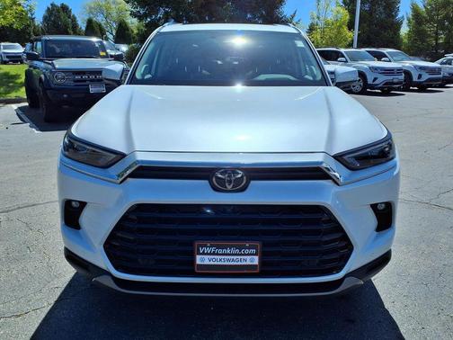 Pearl 2025 Toyota Grand Highlander Platinum