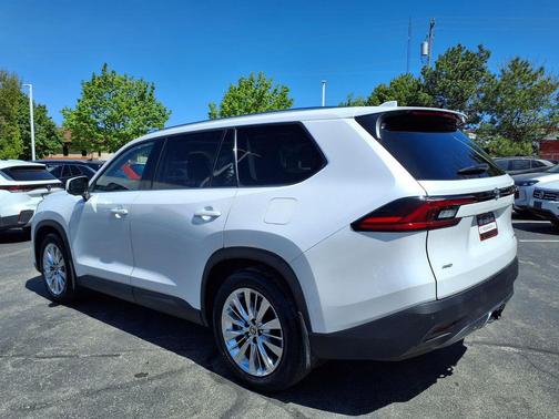 Pearl 2025 Toyota Grand Highlander Platinum