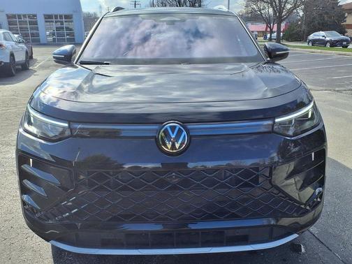 2025 Volkswagen Tiguan 2.0T SEL R-Line 4MOTION