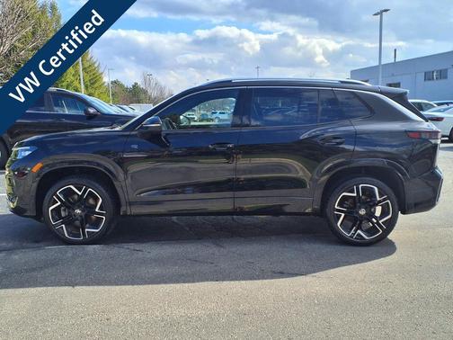 Deep Black Pearl 2025 Volkswagen Tiguan 2.0T SEL R-Line 4MOTION