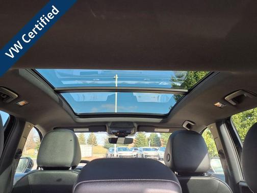Deep Black Pearl 2025 Volkswagen Tiguan 2.0T SEL R-Line 4MOTION
