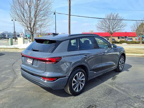 2025 Audi Q6 e-tron Premium quattro