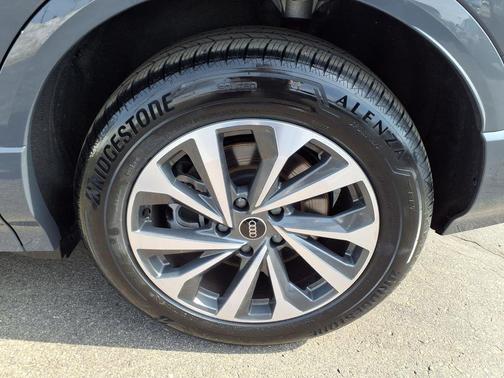 2025 Audi Q6 e-tron Premium quattro