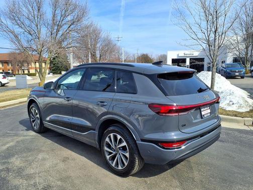 2025 Audi Q6 e-tron Premium quattro