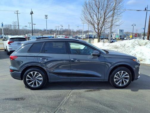 2025 Audi Q6 e-tron Premium quattro