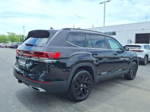 Deep Black 2025 Volkswagen Atlas 2.0T SE w/Technology 4MOTION