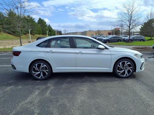 Opal White Pearl 2026 Volkswagen Jetta 1.4T SEL