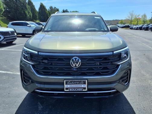 Avocado Green Pearl 2026 Volkswagen Atlas 2.0T SEL Premium R-Line 4MOTION