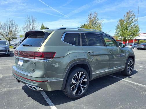 Avocado Green Pearl 2026 Volkswagen Atlas 2.0T SEL Premium R-Line 4MOTION