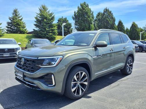 Avocado Green Pearl 2026 Volkswagen Atlas 2.0T SEL Premium R-Line 4MOTION