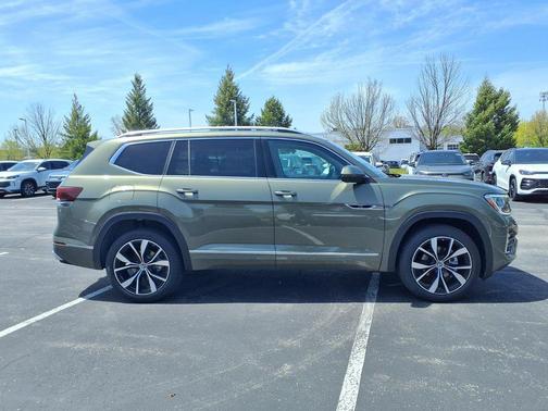 Avocado Green Pearl 2026 Volkswagen Atlas 2.0T SEL Premium R-Line 4MOTION