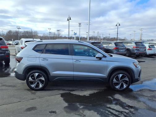 2025 Volkswagen Taos 1.5T SE